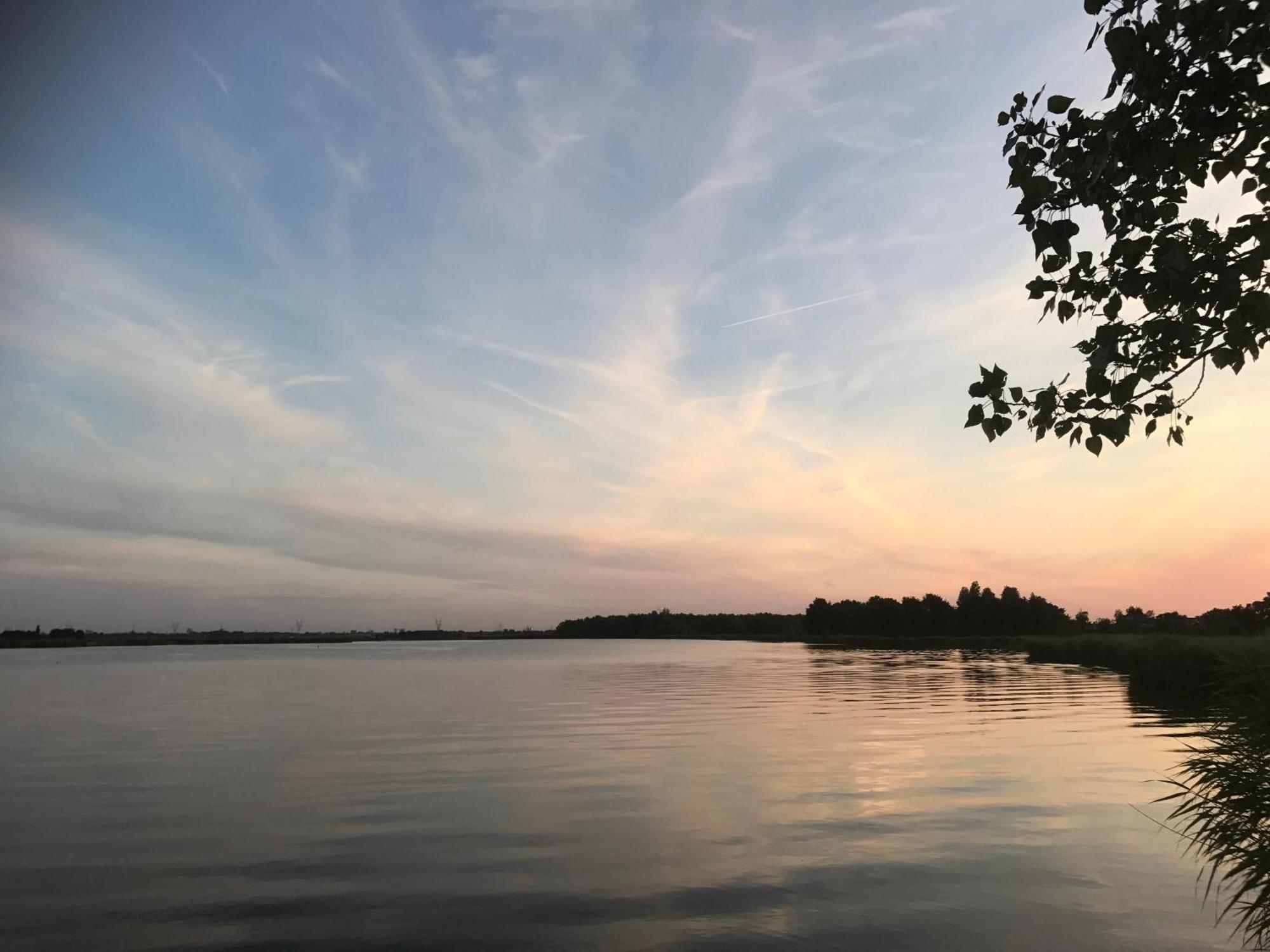 Over Lake Monnickendam Ngoại thất bức ảnh